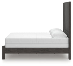 Fraluna Queen Panel Bed