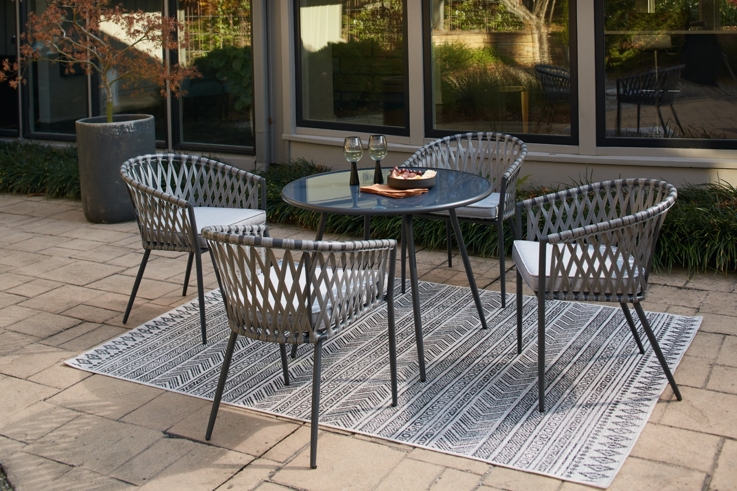 Palm Bliss Outdoor Dining Table and 4 Chairs - furniture place usa