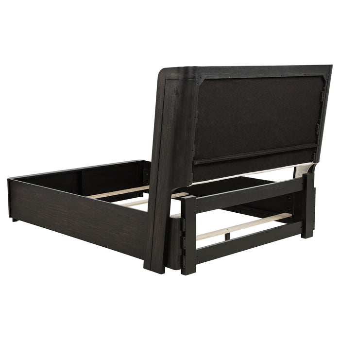 Leandro Wingback Bed