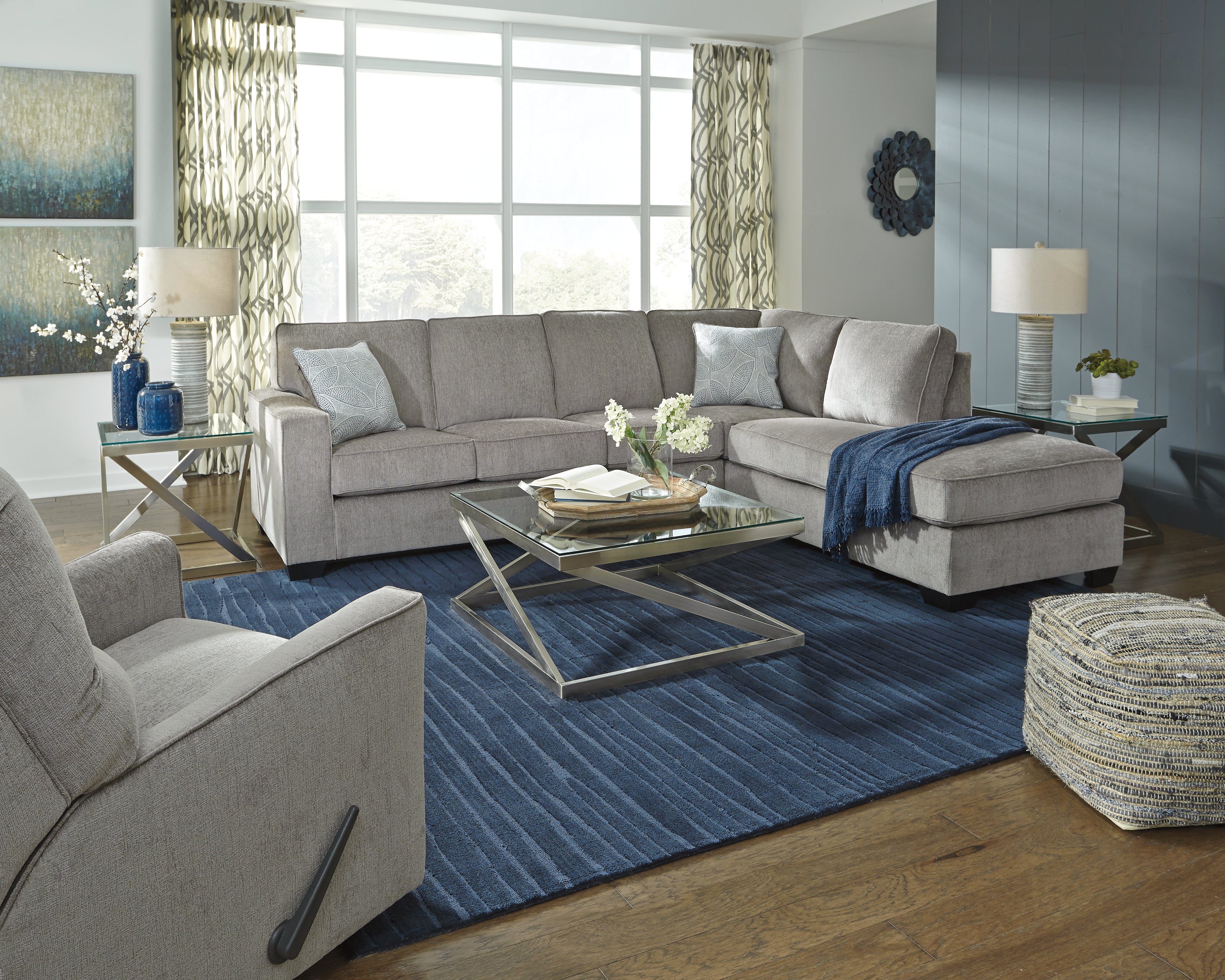 Altari 2-Piece Sectional with Chaise