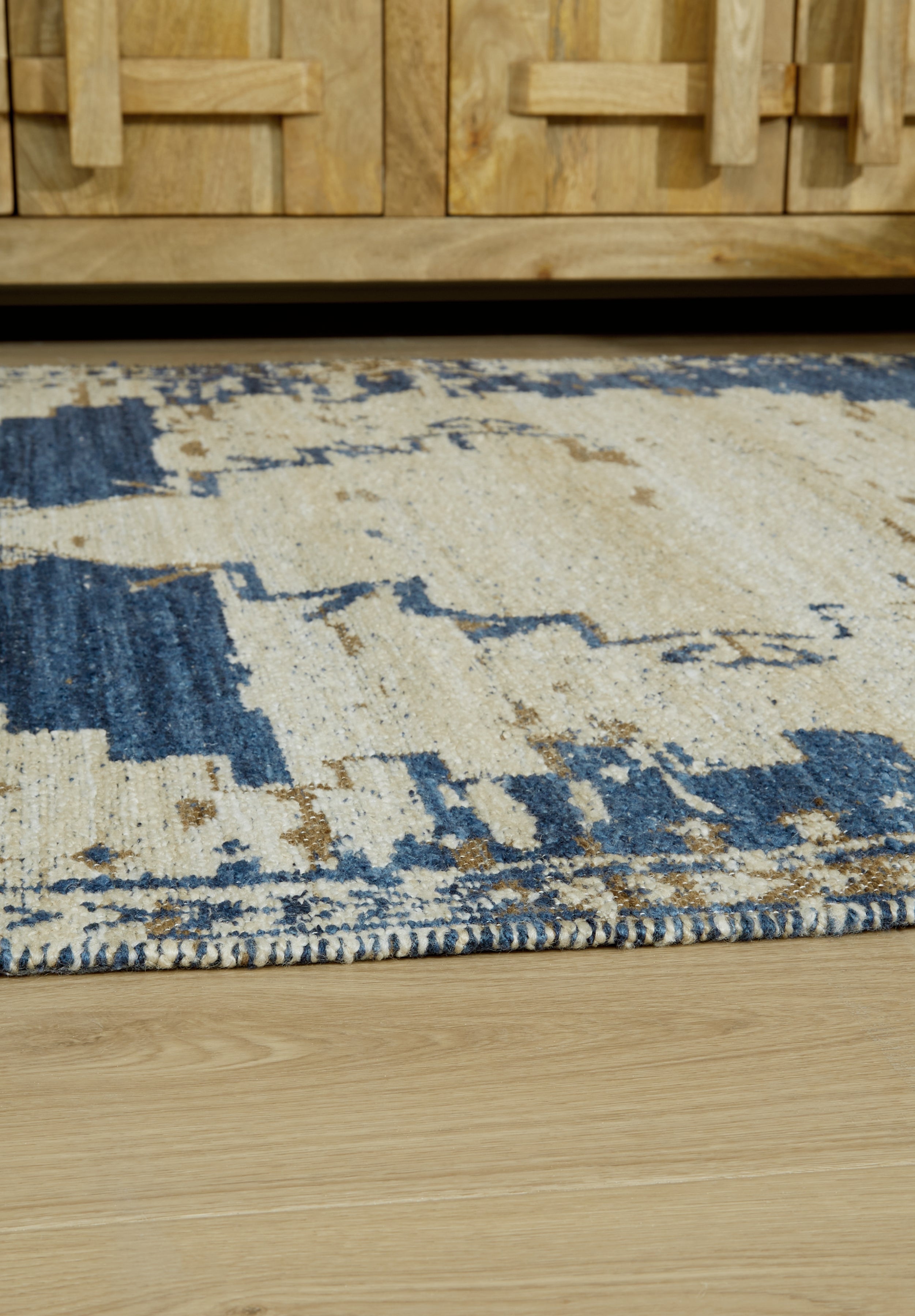 Varnler 5' x 7' Rug