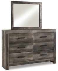Wynnlow King Poster Bed with Mirrored Dresser - furniture place usa