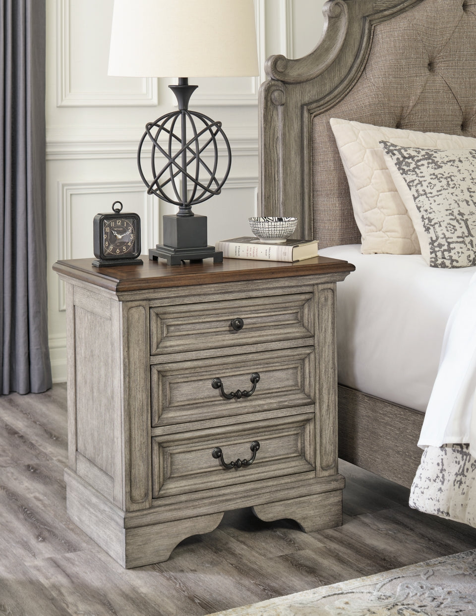 Lodenbay California King Panel Bed with Mirrored Dresser, Chest and Nightstand - furniture place usa